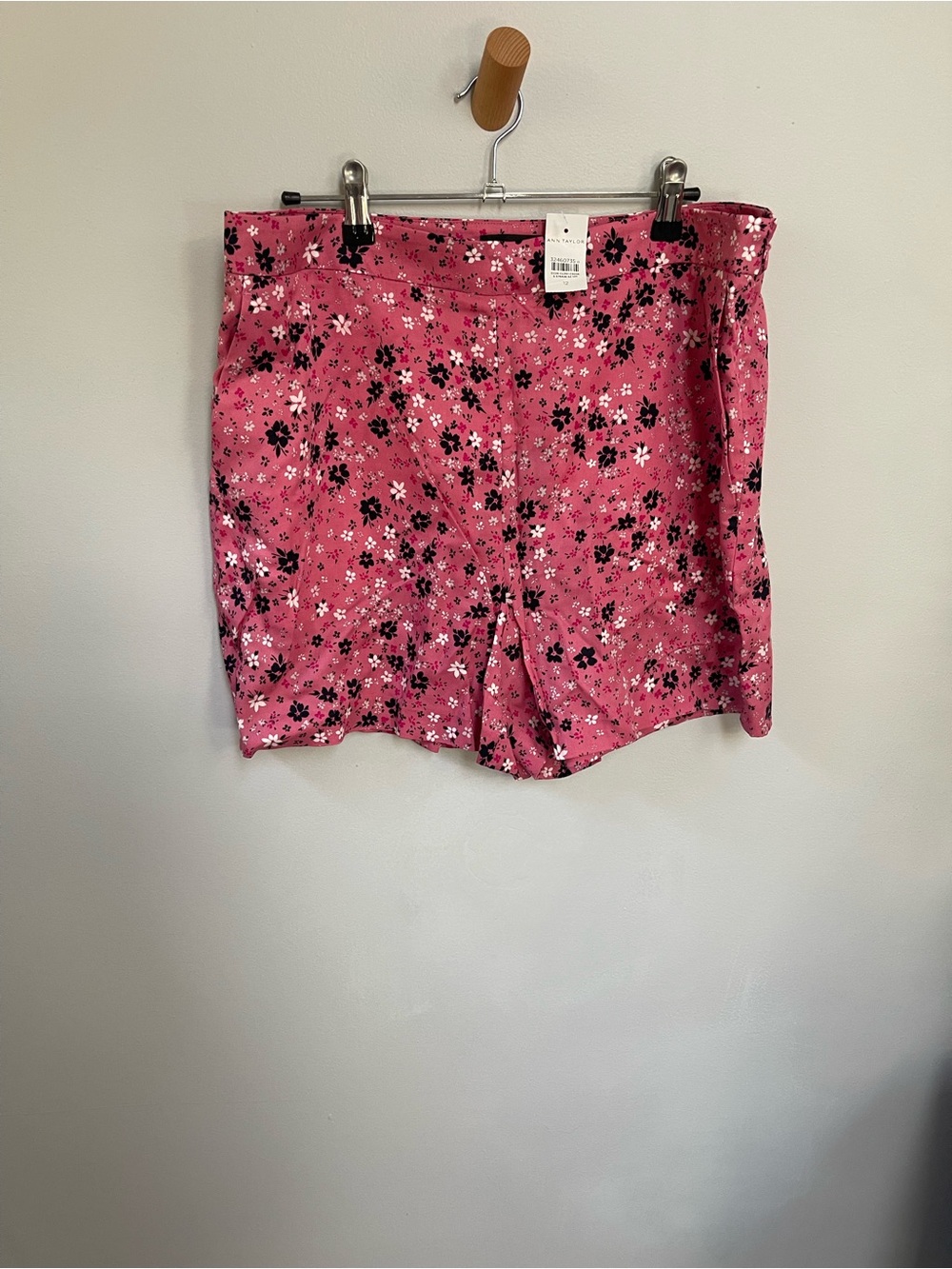 Ann TaylorWomen’s Pink Floral Shorts